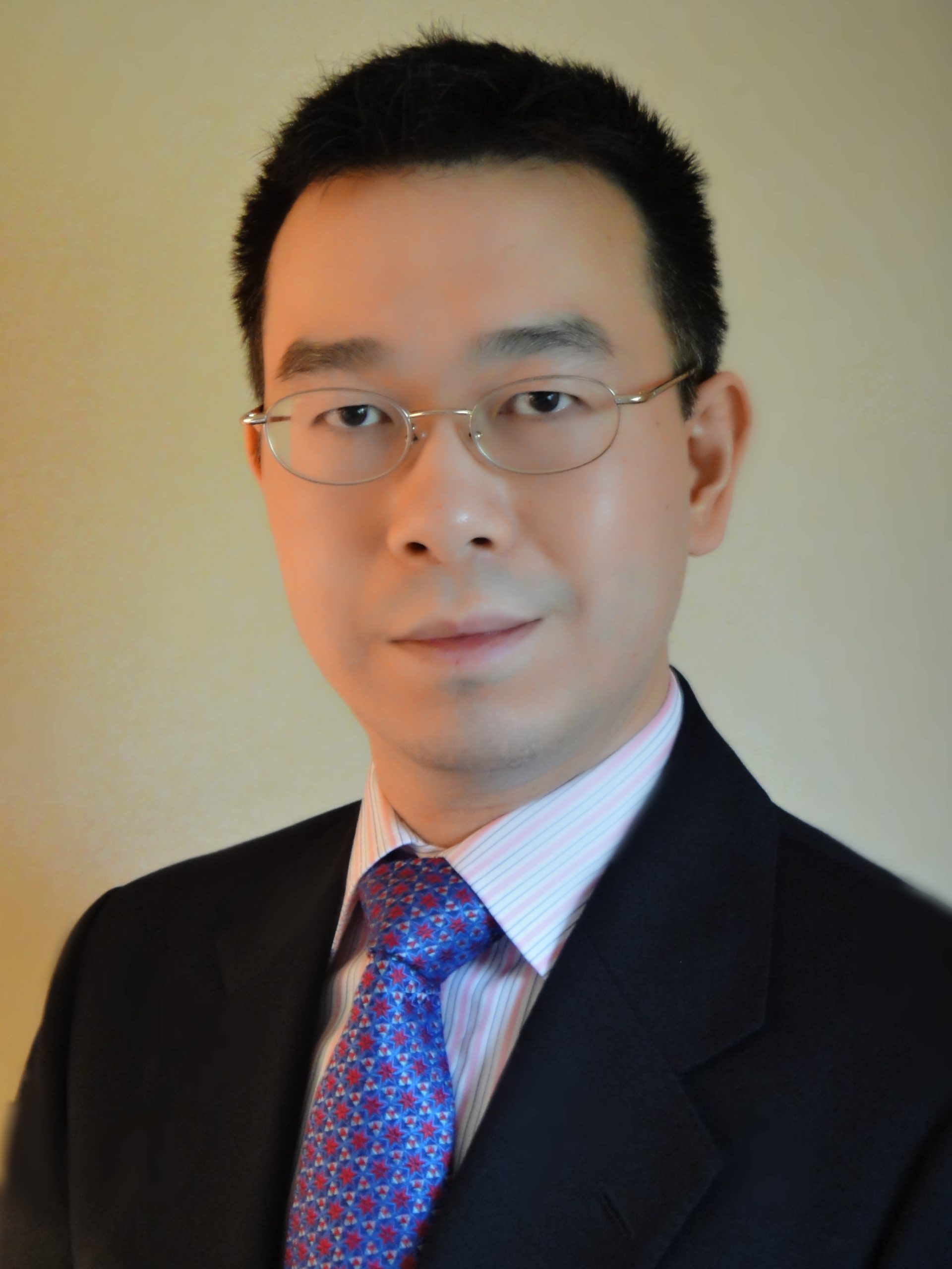Associate Professor Kuang Hu head shot